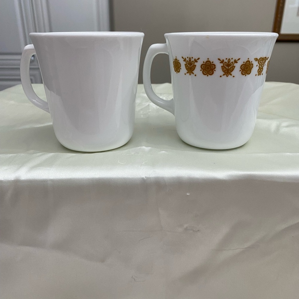 SET OF 2 MISMATCHED CORELLE/CORNING MUGS ONE IS WHITE, ONE BUTTERFLY GOLD